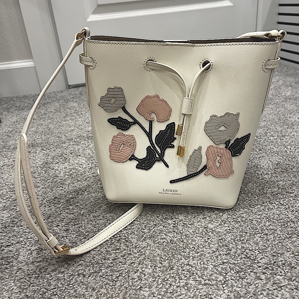 Lauren Ralph Lauren cross body bucket bag!
